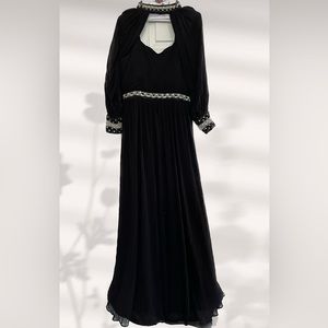 Black gown/lengha. Detachable sleeves. Fits an 8-10. Can be let out